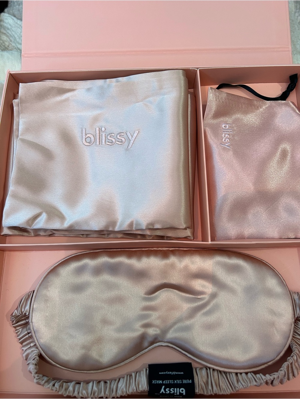 Bliss Pure Silk Standard Pillow Case and Sleep Mask in Rose Gold - Picture 2 of 9